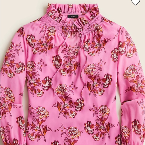 Last chance before donation 
Drapey tie-neck ruffle top  NWT Size L - Picture 1 of 3